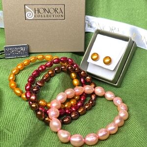 Honora Collection  freshwater pearls earrings and bracelet set.  NEW.